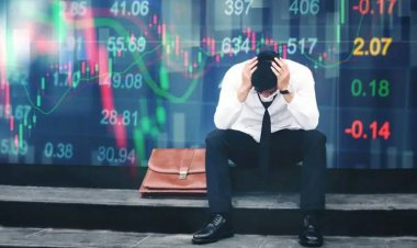 Mahfi Eğilmez: Dünya resesyona sürükleniyor