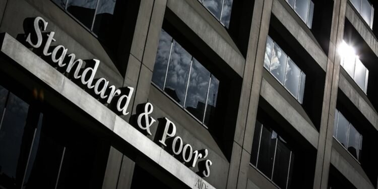 S&P, Türkiye’nin kredi notunu düşürdü