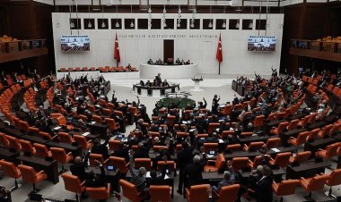 'Torba' yasalaştı: KYK faizi ve icra borçları siliniyor