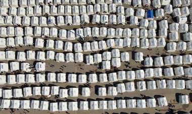 Deprem bölgesine 70 bin çadır  kuruldu