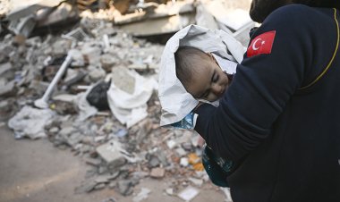 Orhan Pamuk New York Times'a depremi yazdı: Halkın bu kadar öfkeli olduğunu daha önce hiç görmemiştim