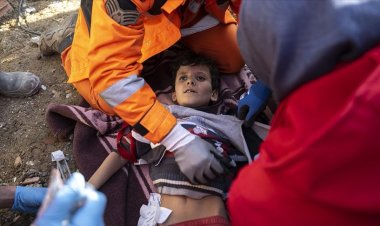 228. saatte anne ve 2 çocuğu kurtarıldı