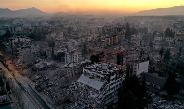 Lütfü Savaş: Hatay'da 20 bin kişi hayatını kaybetti
