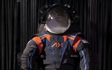 Ay'a yolculuk: NASA yeni 'Uzay kıyafeti'ni tanıttı