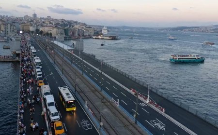 Galata Köprüsü'ndeki yenileme çalışması sona erdi