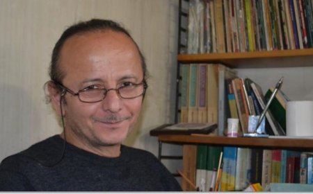 Şair Nevzat Çelik, "İzmir" paylaşımı nedeniyle gözaltına alındı
