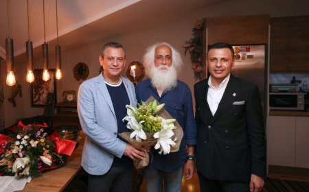 Suavi'yi ziyarete giden Özel:  "Konser iptalini doğru bulmuyorum"