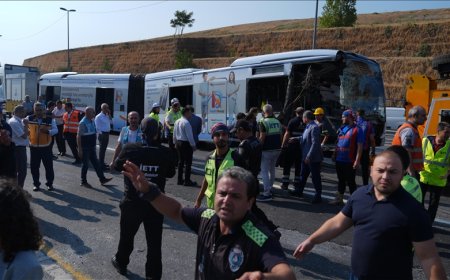 Küçükçekmece'de metrobüs kazası: 1 ölü, 50 yaralı