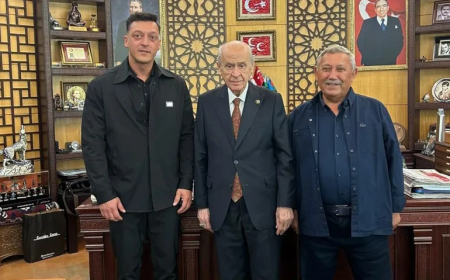 Mesut Özil'den Bahçeli'ye ziyaret