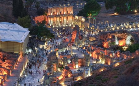 Efes Antik Kenti gece müzeciliğiyle ziyaretçi rekoruna koşuyor