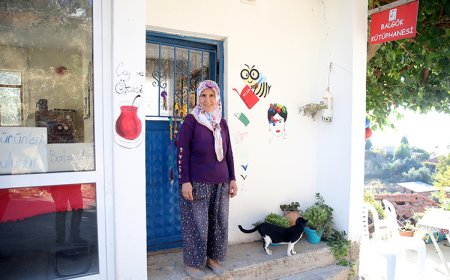 Köyüne kütüphane kurdu, çocuklara kitap sevgisi aşılıyor