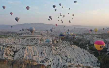 Kapadokya'da sıcak hava balonları rekora uçtu