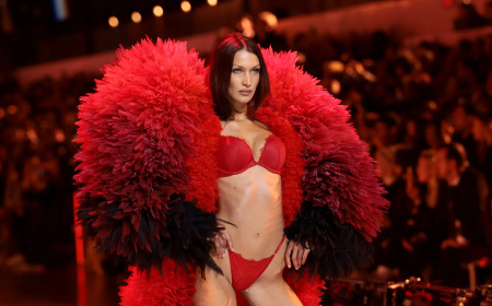 Bella ve Gigi Hadid, Victoria's Secret podyumunda!