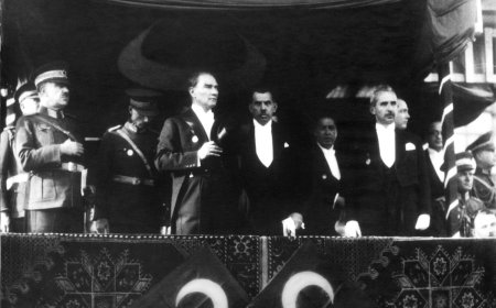 Türkiye Cumhuriyeti 101. yılını kutluyor