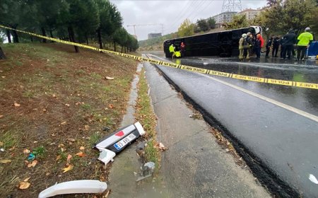 Esenler'de yolcu otobüsü devrildi: 2 ölü 15 yaralı