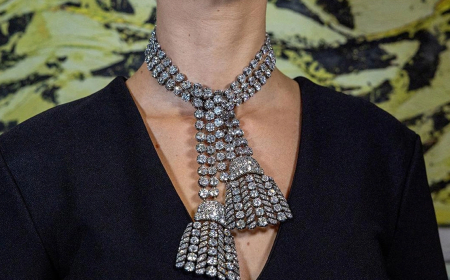 300 karatlık tarihi mücevher rekor fiyatla satıldı