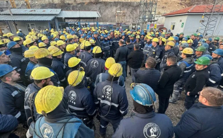 500 madenci özelleştirmeye karşı kendini madene kapattı