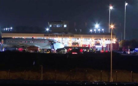 Rus uçağı Antalya Havalimanı'na inerken alev aldı