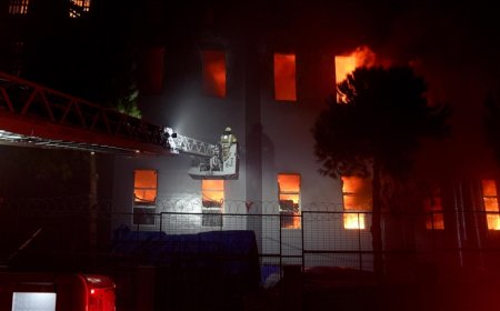 ​​​​​​Beylikdüzü'ndeki fabrika yangını yaklaşık 90 saattir sürüyor