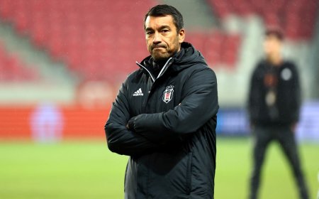 Beşiktaş'ta Van Bronckhorst dönemi sona erdi