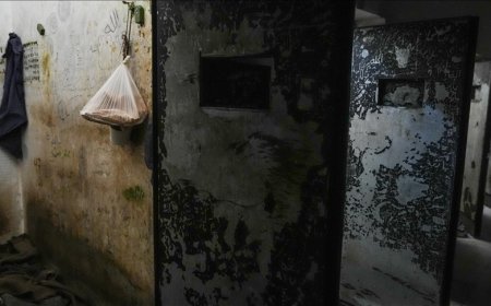 Şam'daki Mezze Askeri Hapishanesi'nden insanlık dışı görüntüler...