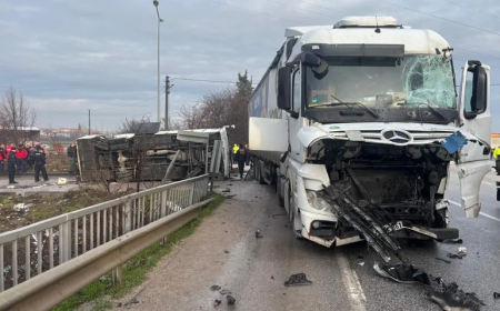 Balıkesir'de okul servisi ile tır çarpıştı: 26 yaralı